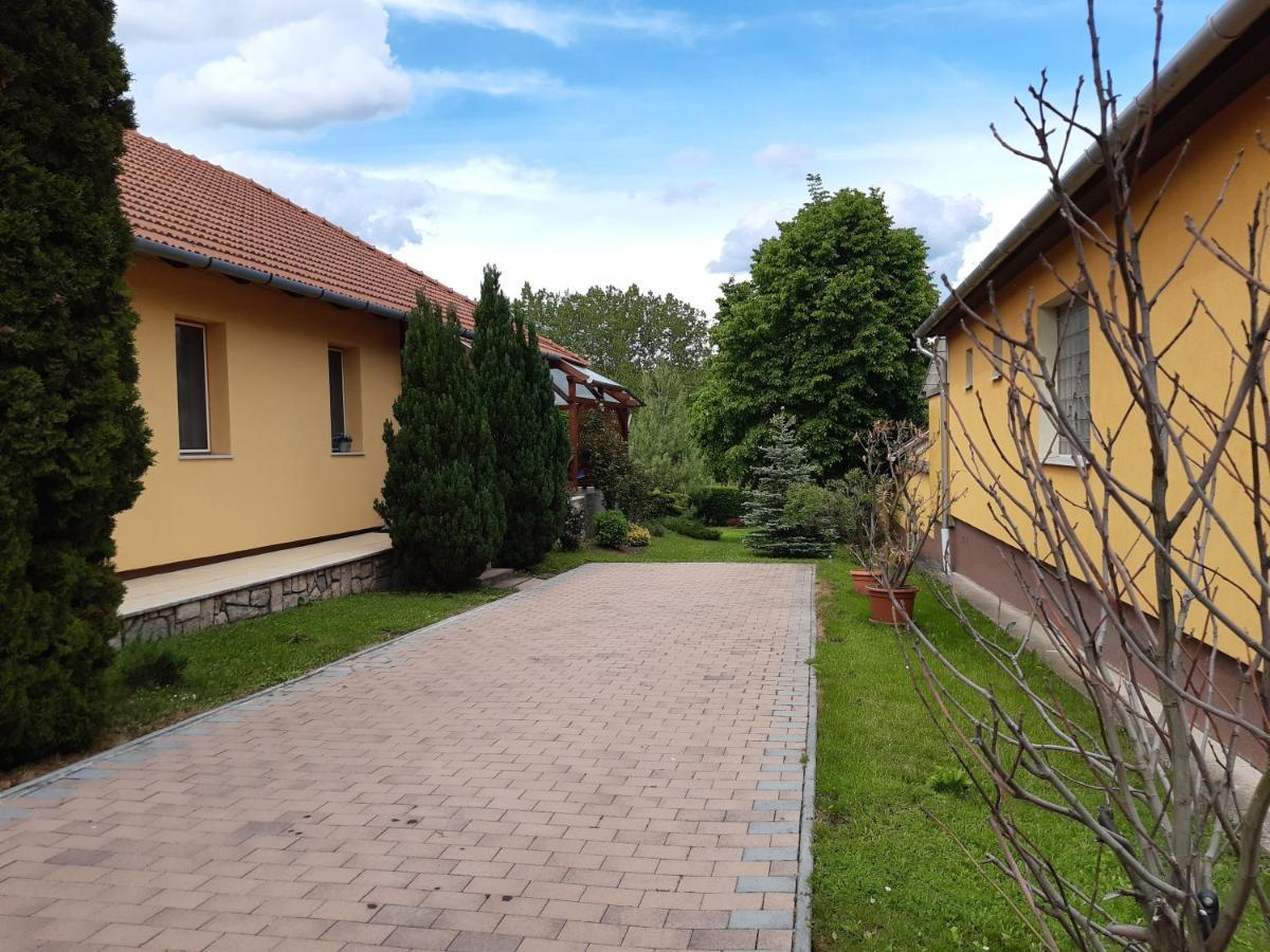 Villa Iris Egerszalók Exteriör bild
